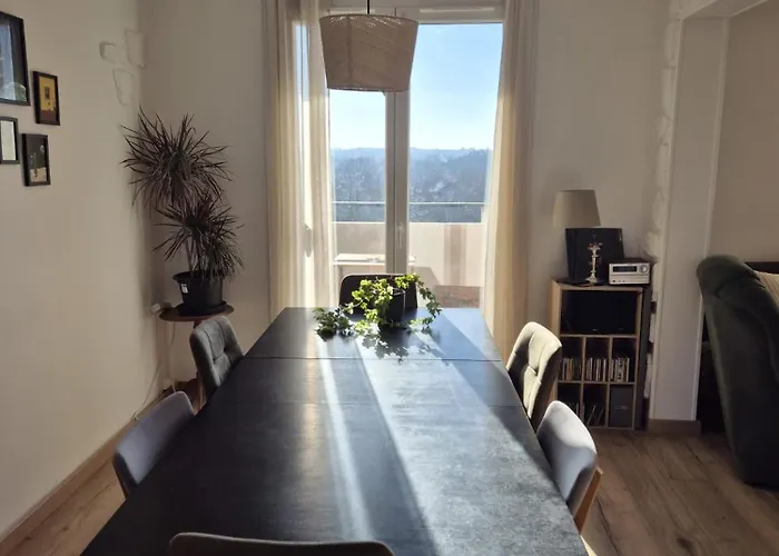 Lumineux Avec Balcons Et Tram Au Pied * Анже